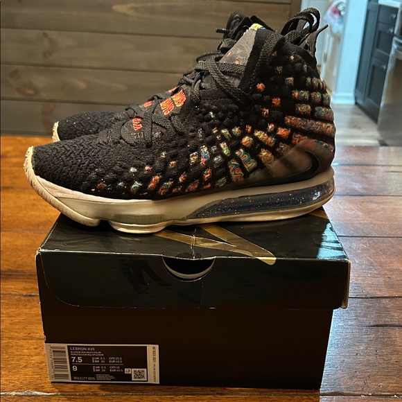 Nike Lebron XVII Men’s athletic shoe - Picture 6 of 8